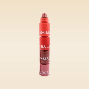Lipstick Artemisa 4 en 1 que combina bálsamo, shimmer, labial matte y crema