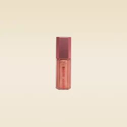 GLITZY GLOSS está enriquecido con extracto de aloe vera y partículas de brillo que reflejan la luz